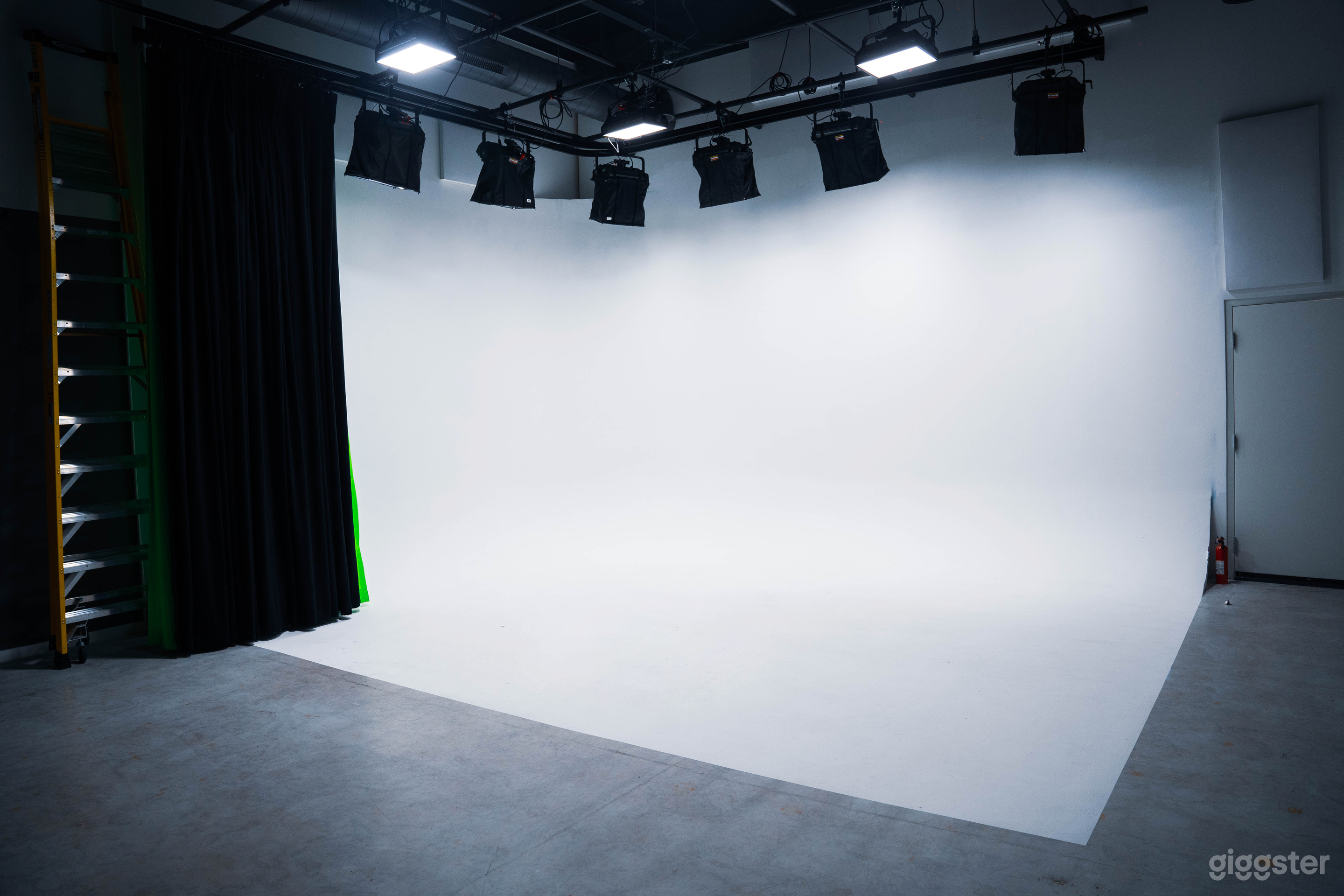 Full 15’x20’ pre-lit white cyclorama wall