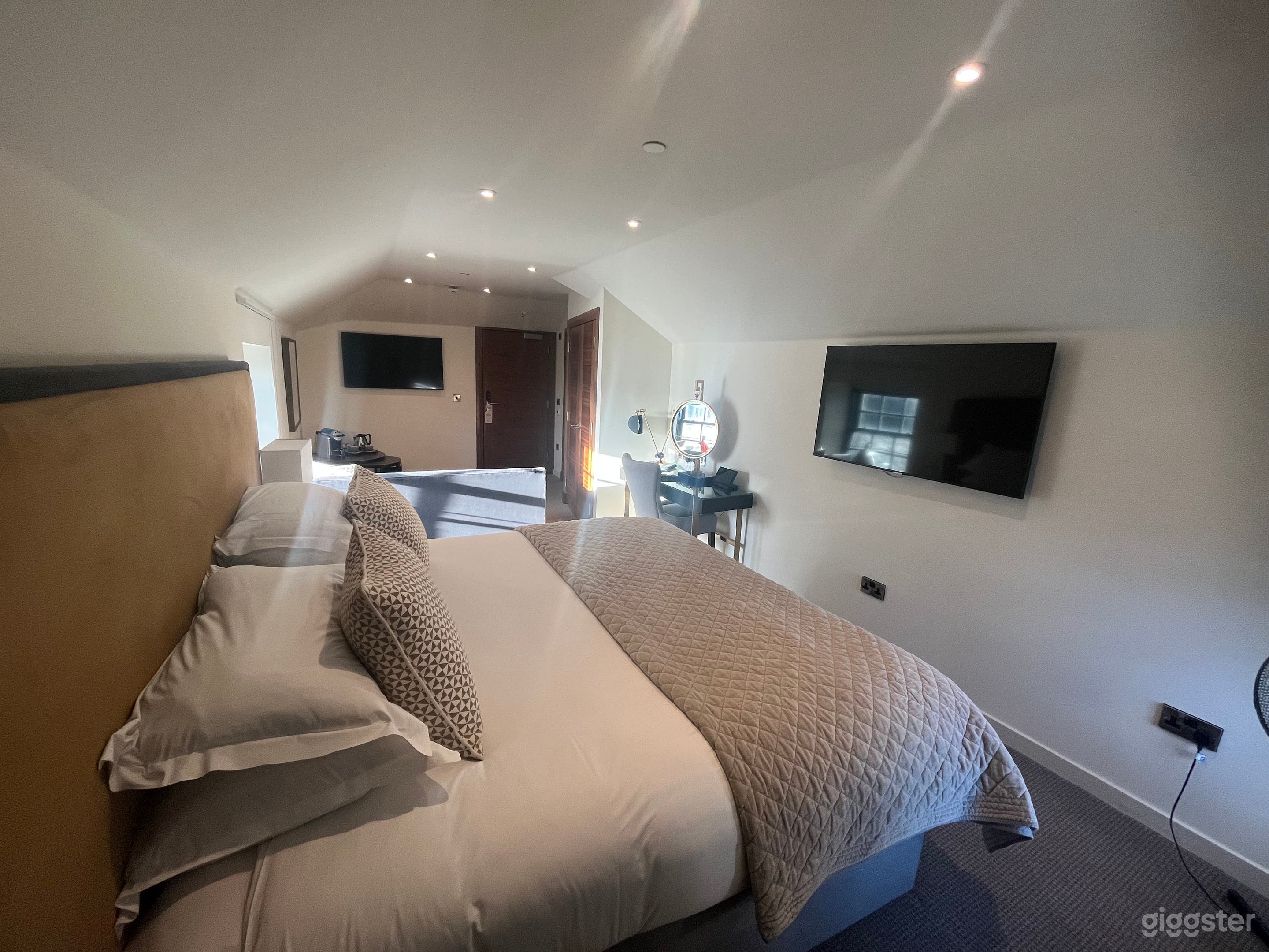 Dumbarnie Junior Suite Photo 2