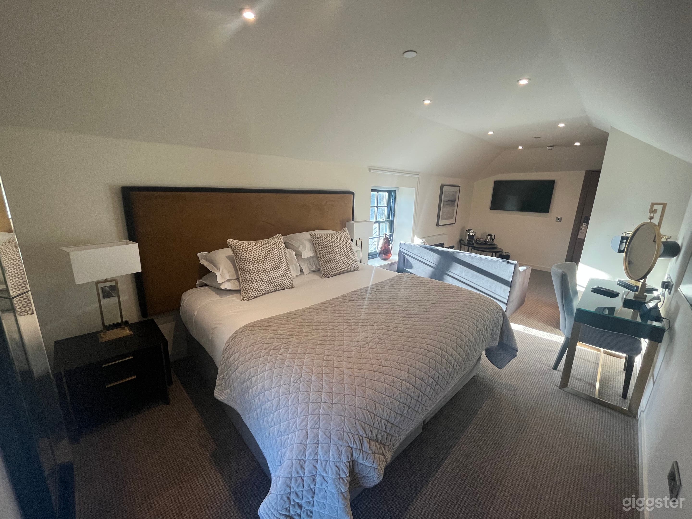 Dumbarnie Junior Suite Photo 1