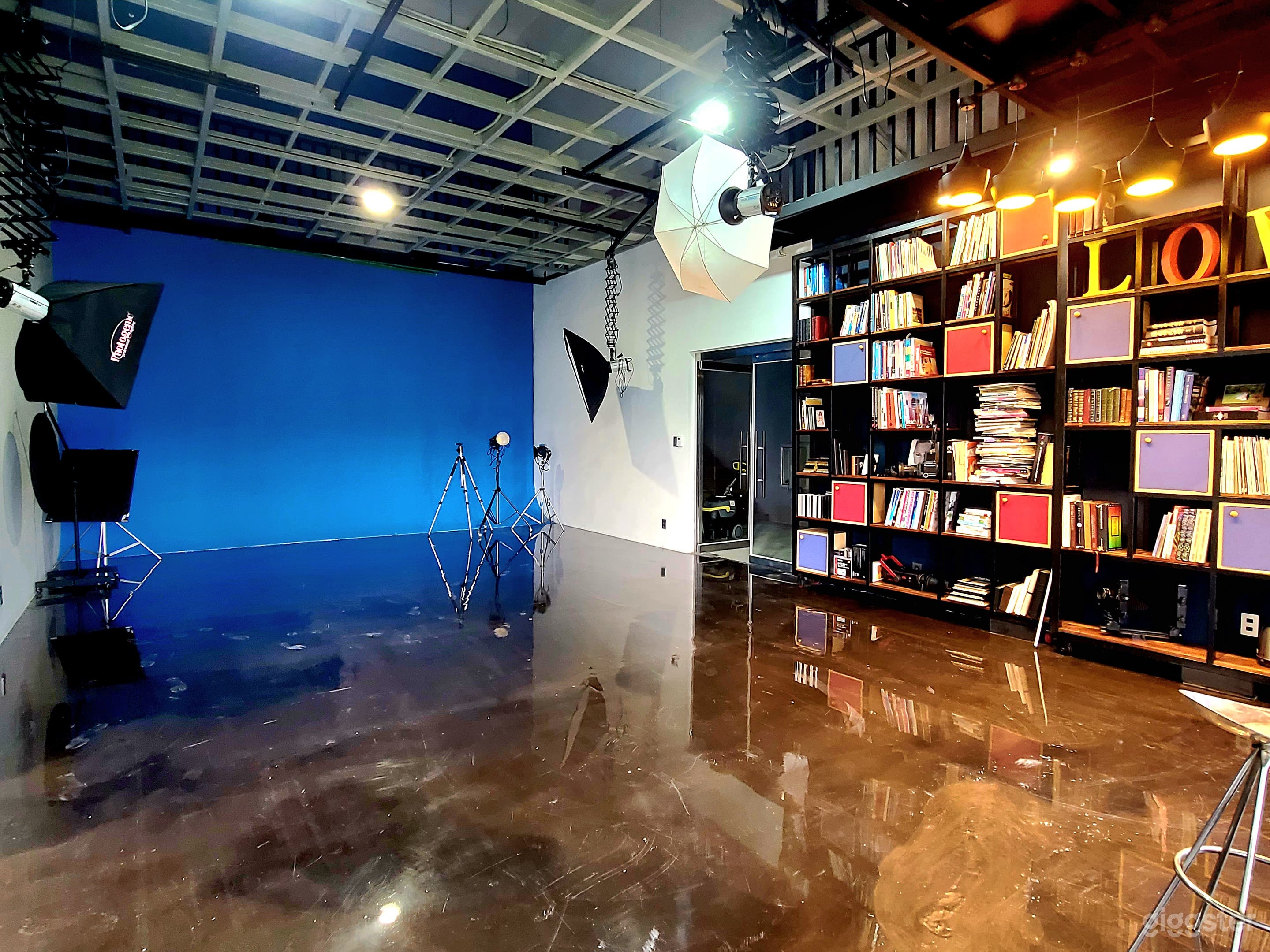 크로마키, 1면 호리존 스튜디오 (책장 배경 + 스틸조명) Photo 1