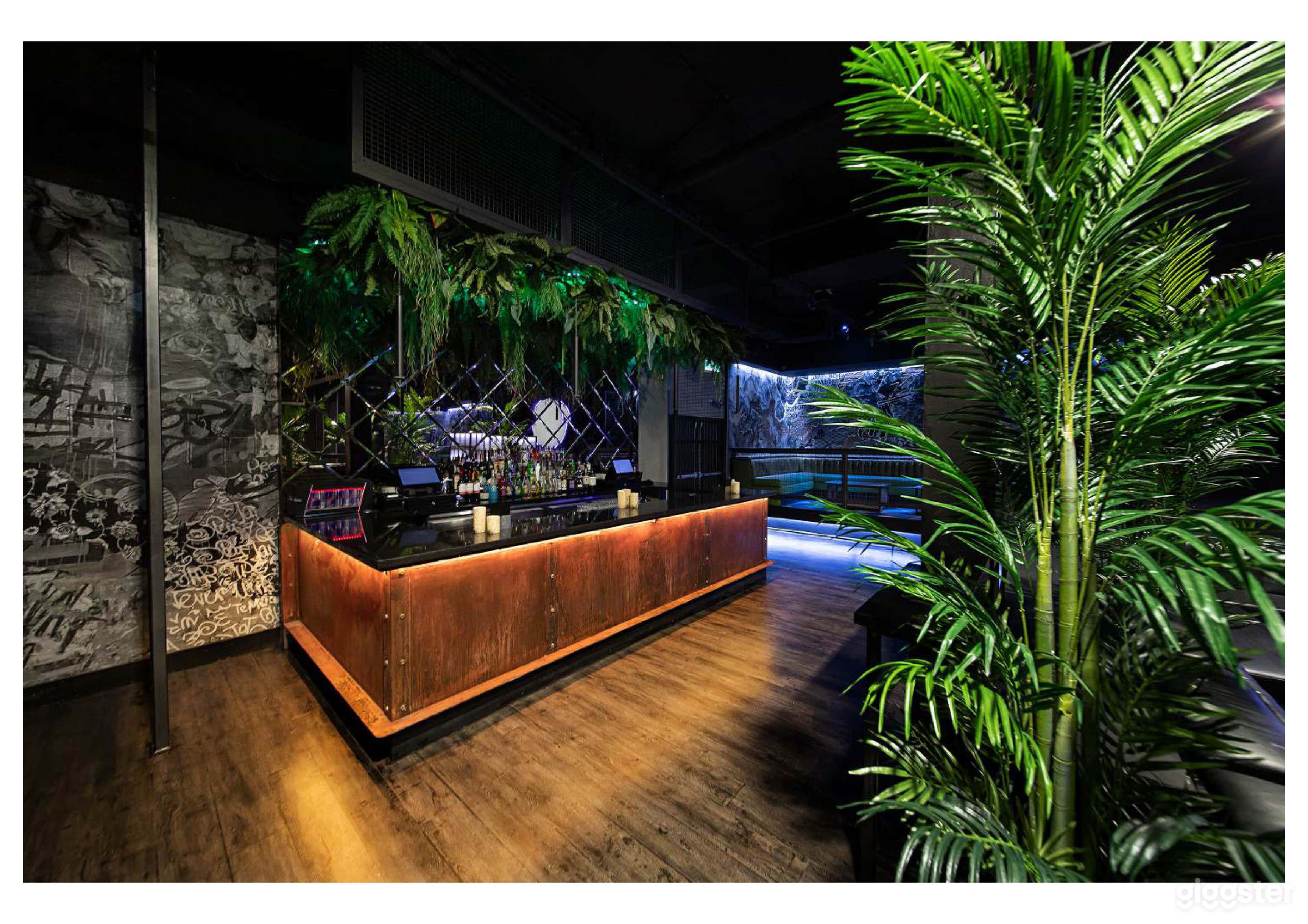 Licensed Bar (1 of 2)