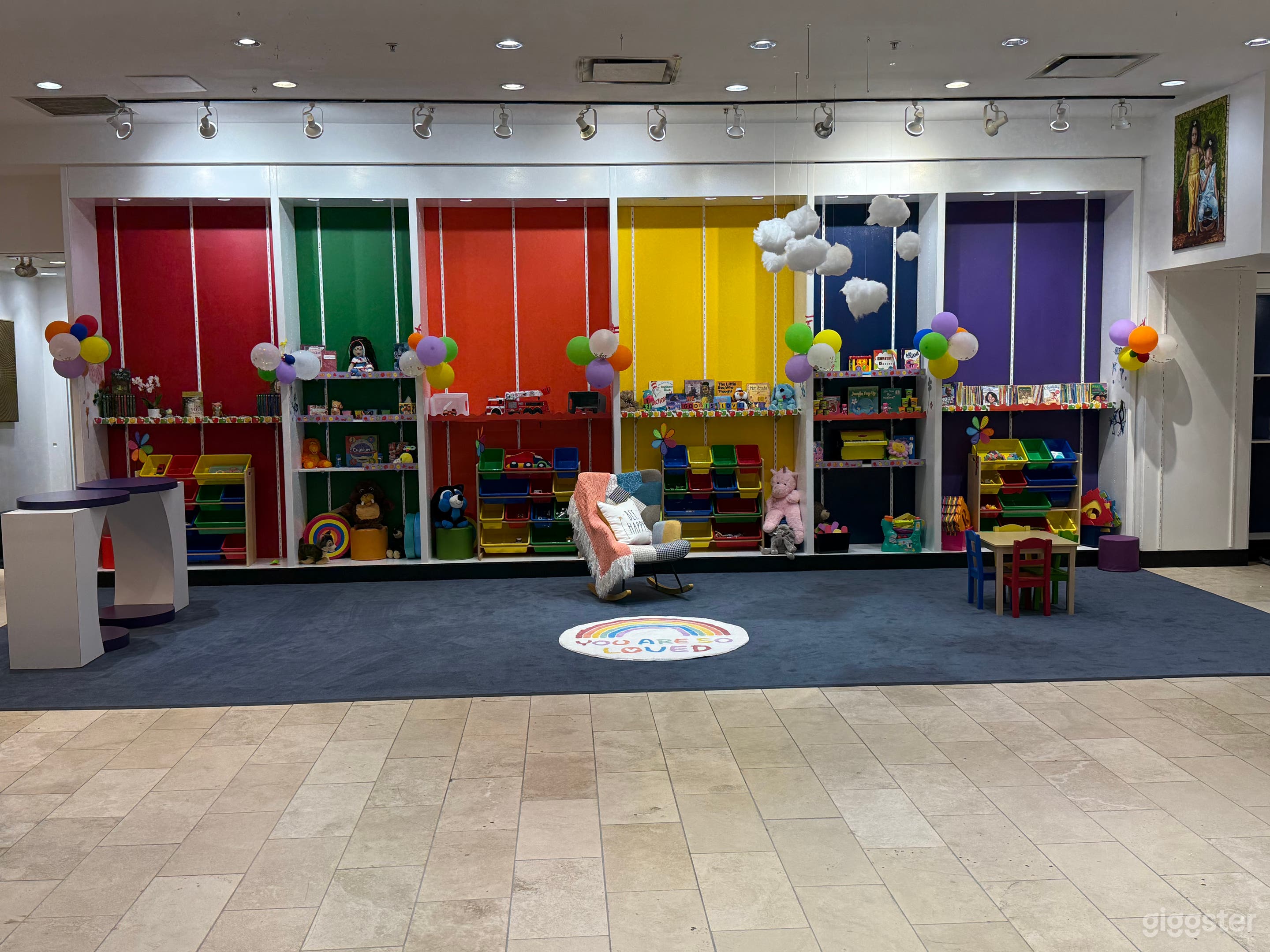 Nonna's Colorful &amp; Playful Studio Photo 4