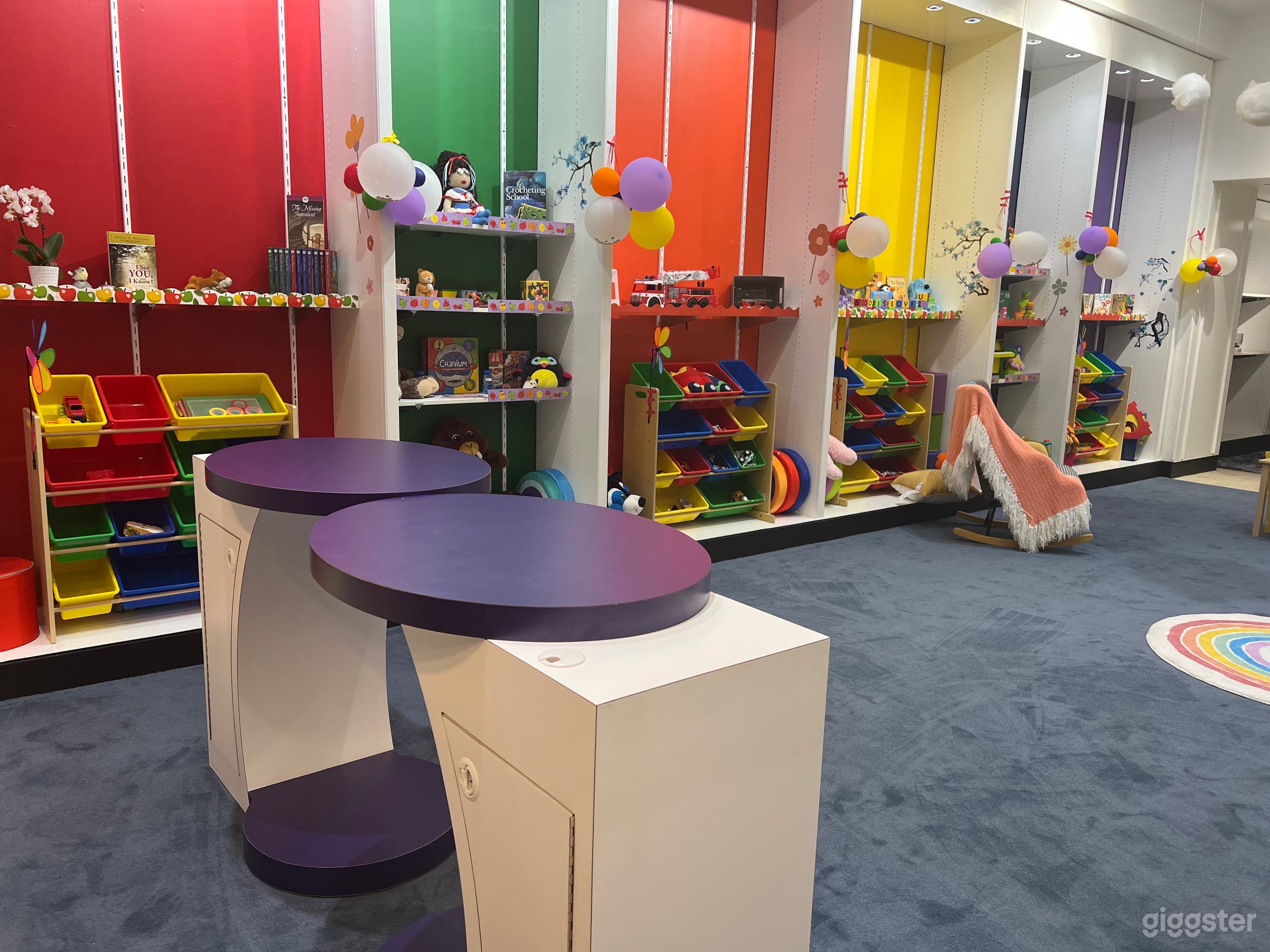 Nonna's Colorful &amp; Playful Studio Photo 1