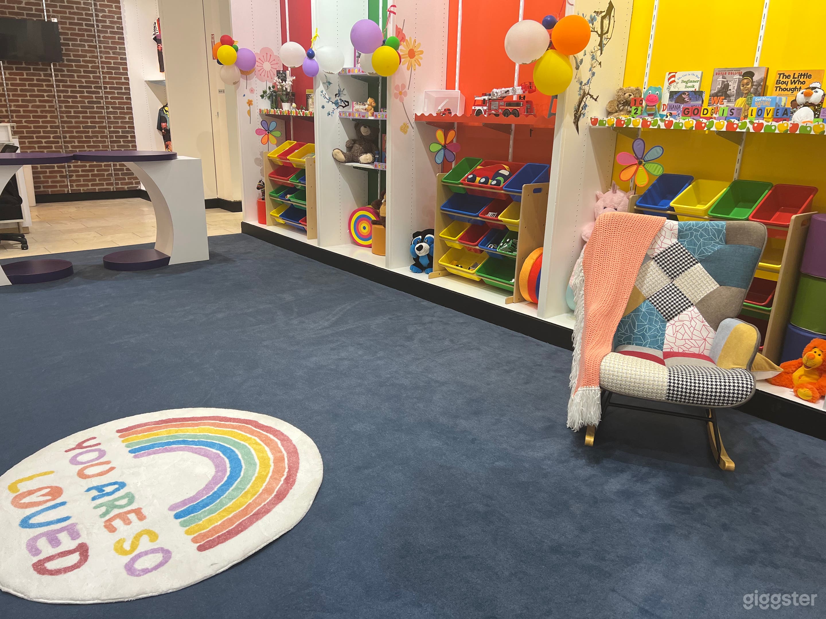 Nonna's Colorful &amp; Playful Studio Photo 3