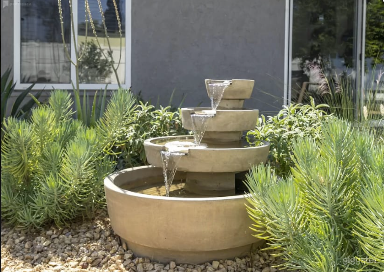 North Hollywood Coastal Ranch House Photo 3