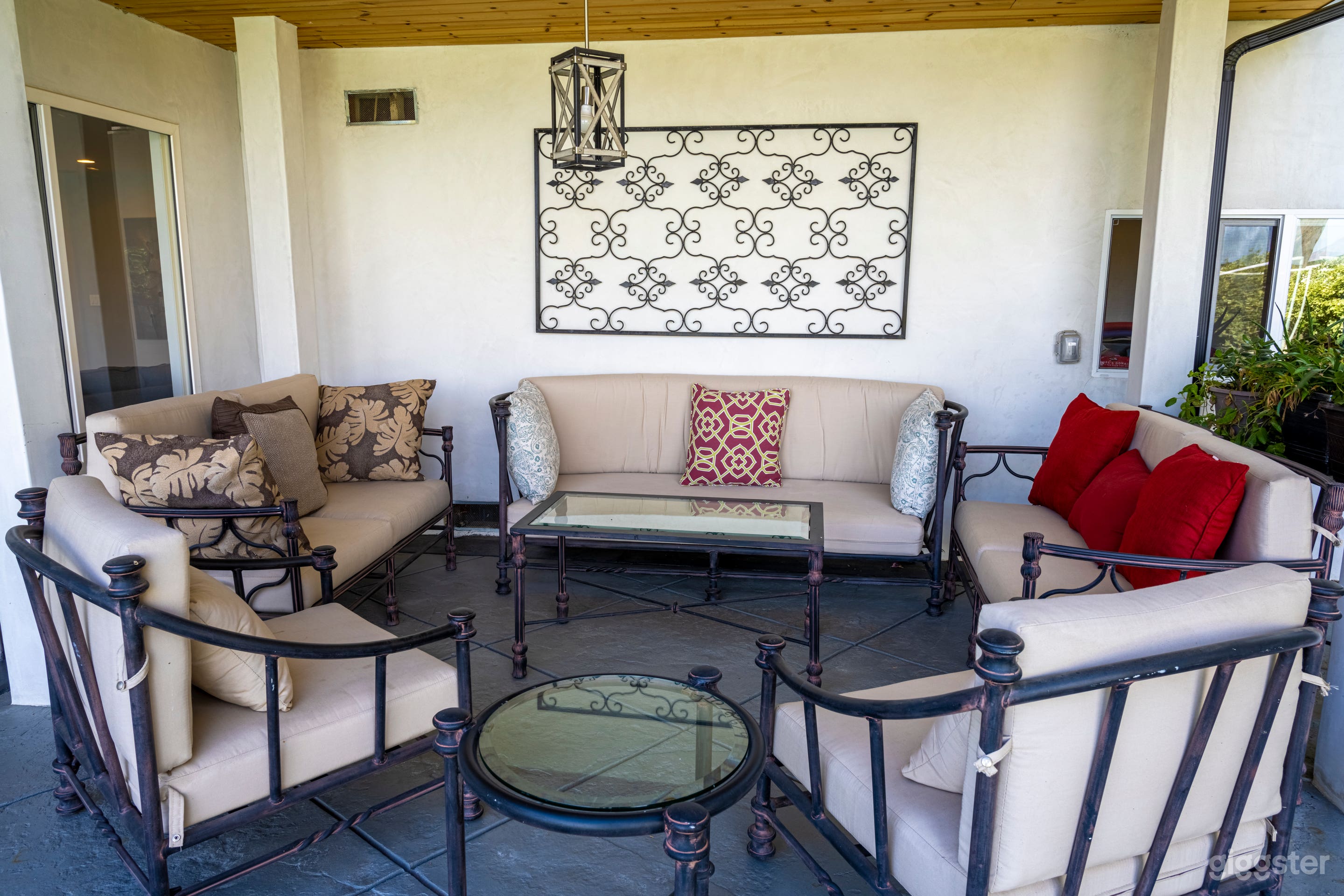 VINTAGE SUBURBAN GEM: IDEAL FOR FILM &amp; PHOTO Photo 4