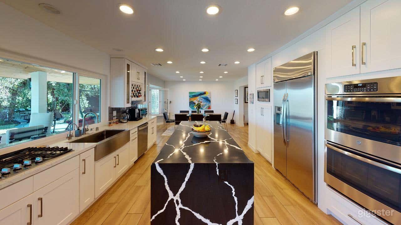 VINTAGE SUBURBAN GEM: IDEAL FOR FILM &amp; PHOTO Photo 2