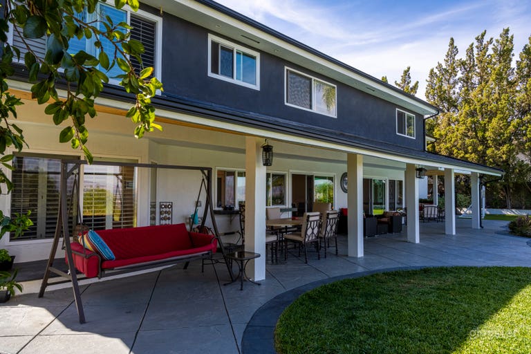  VINTAGE SUBURBAN GEM: IDEAL FOR FILM & PHOTO 