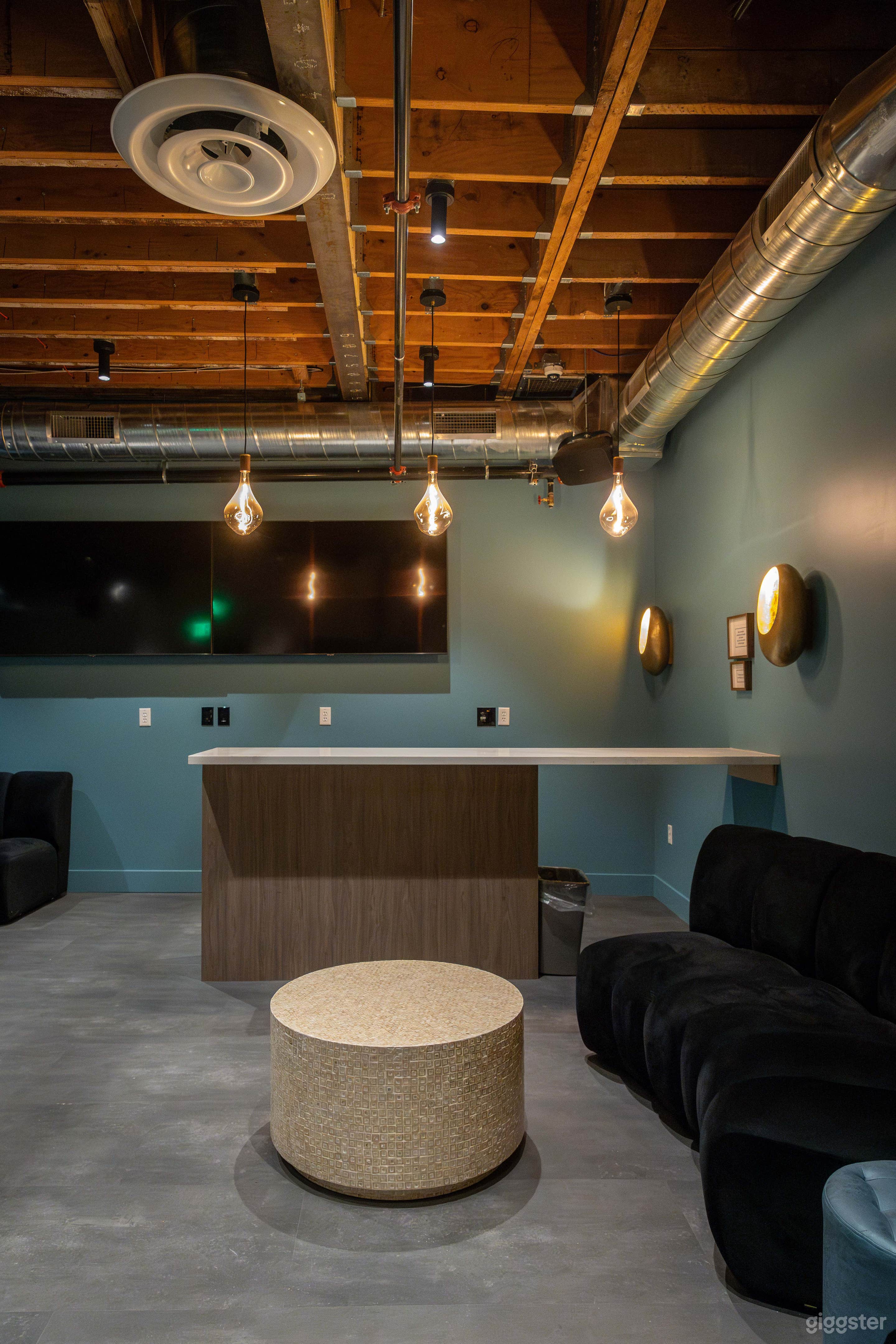 Modern Cannabis Lounge with Sleek Urban Vibes Photo 2