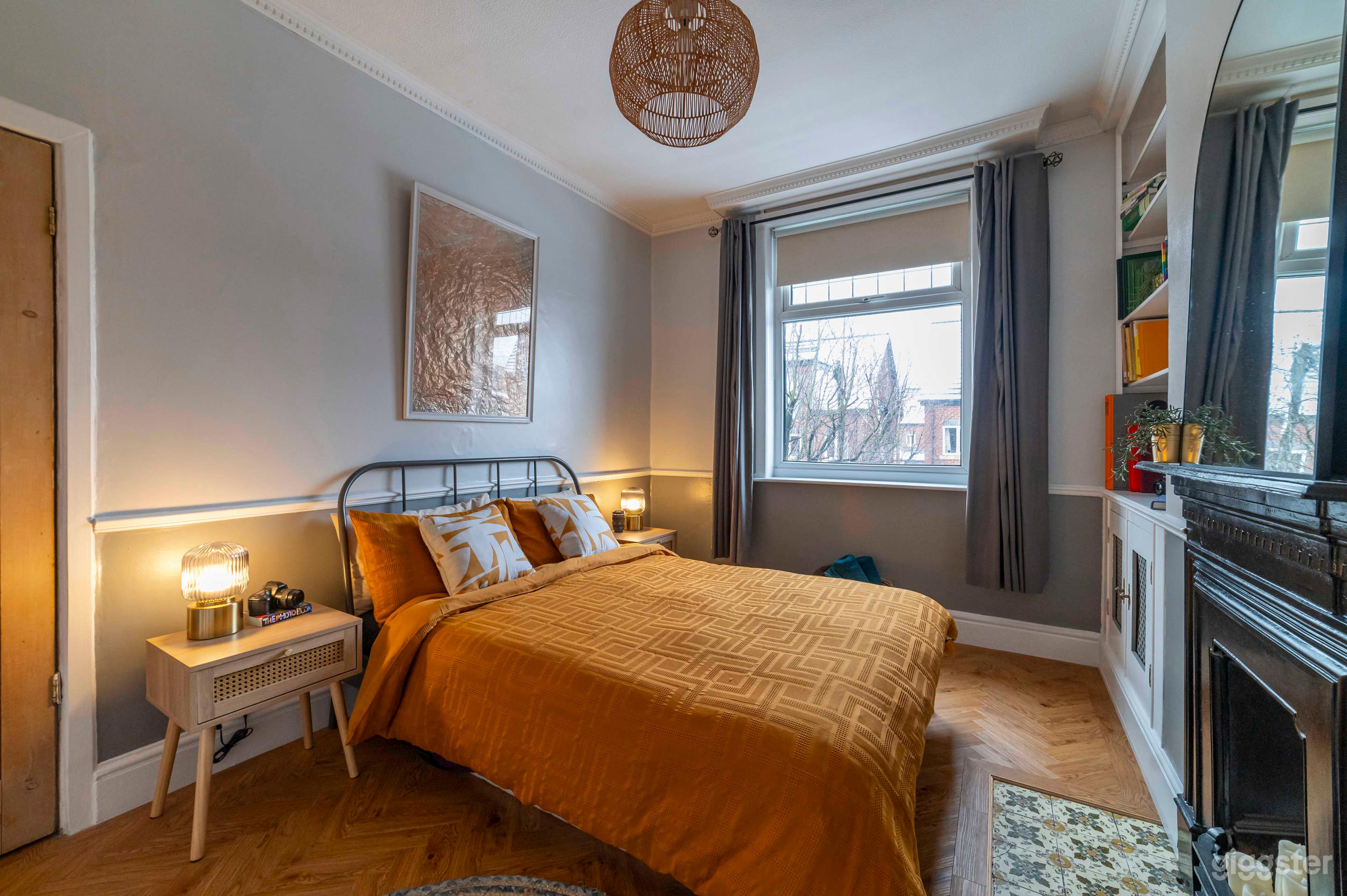 Modern &amp; Moody Victorian Semi Photo 4