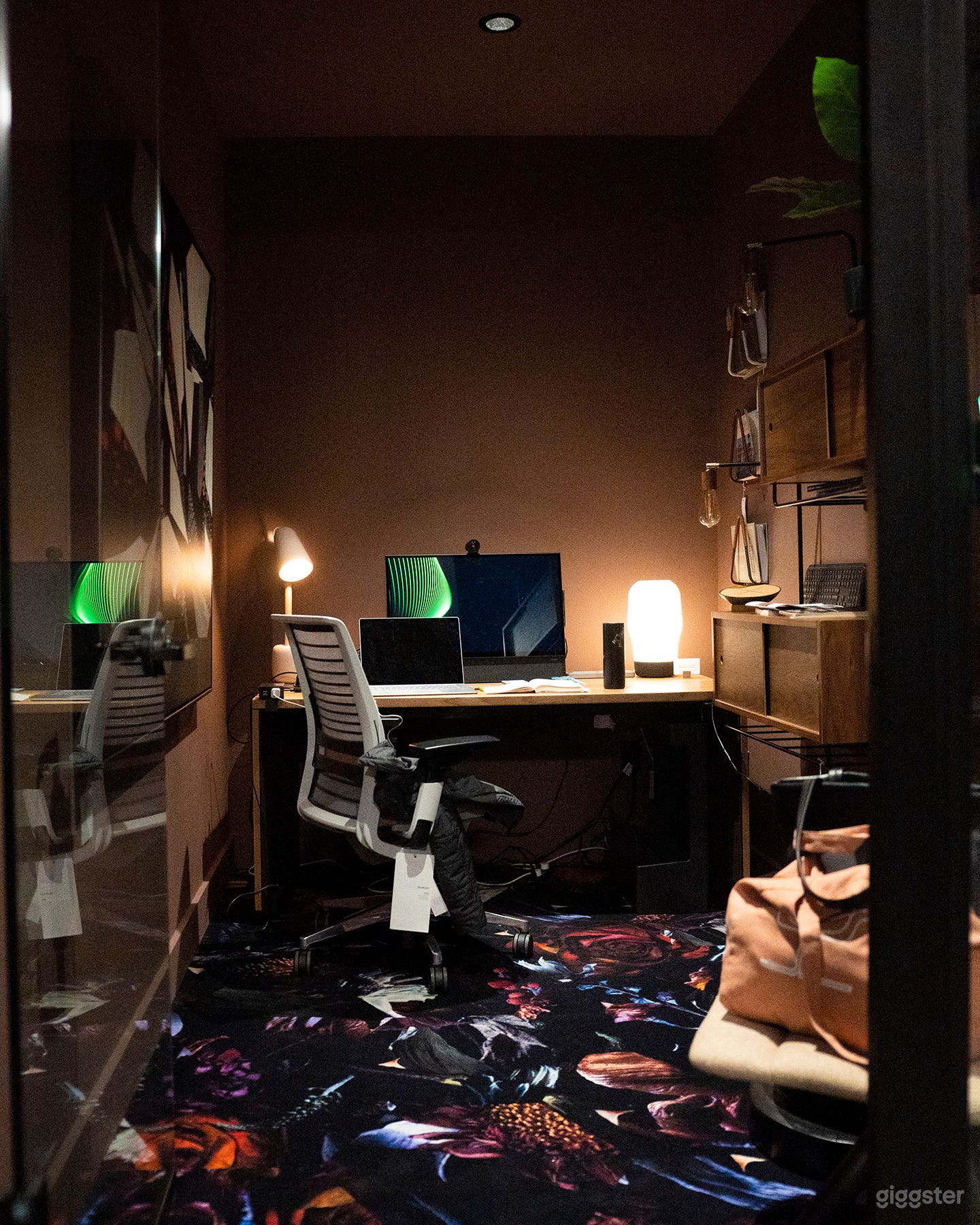 Perfect for phone calls, escaping distractions, perfecting 
your next solo album.