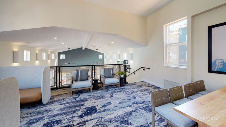  Modern Two-Level Lounge in the Heart of Silicon Valley 