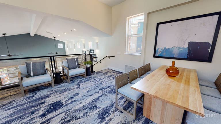  Modern Two-Level Lounge in the Heart of Silicon Valley 