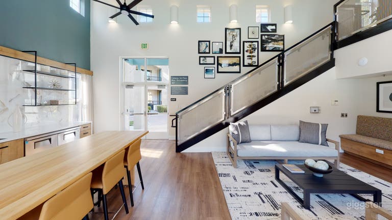  Moderner zweistöckiger Lounge im Herzen des Silicon Valley 