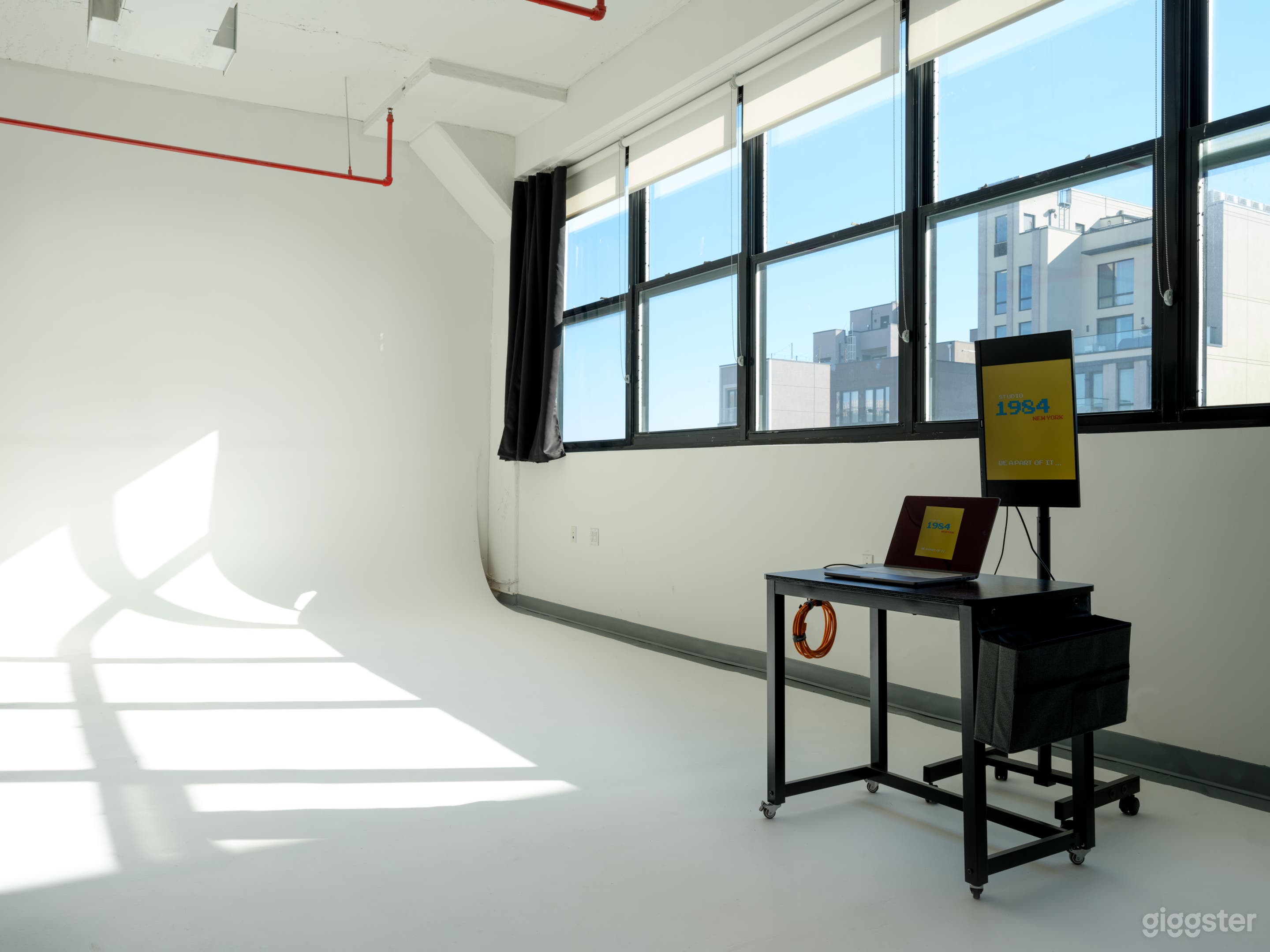  All Inclusive – Daylight Studio Photo 3