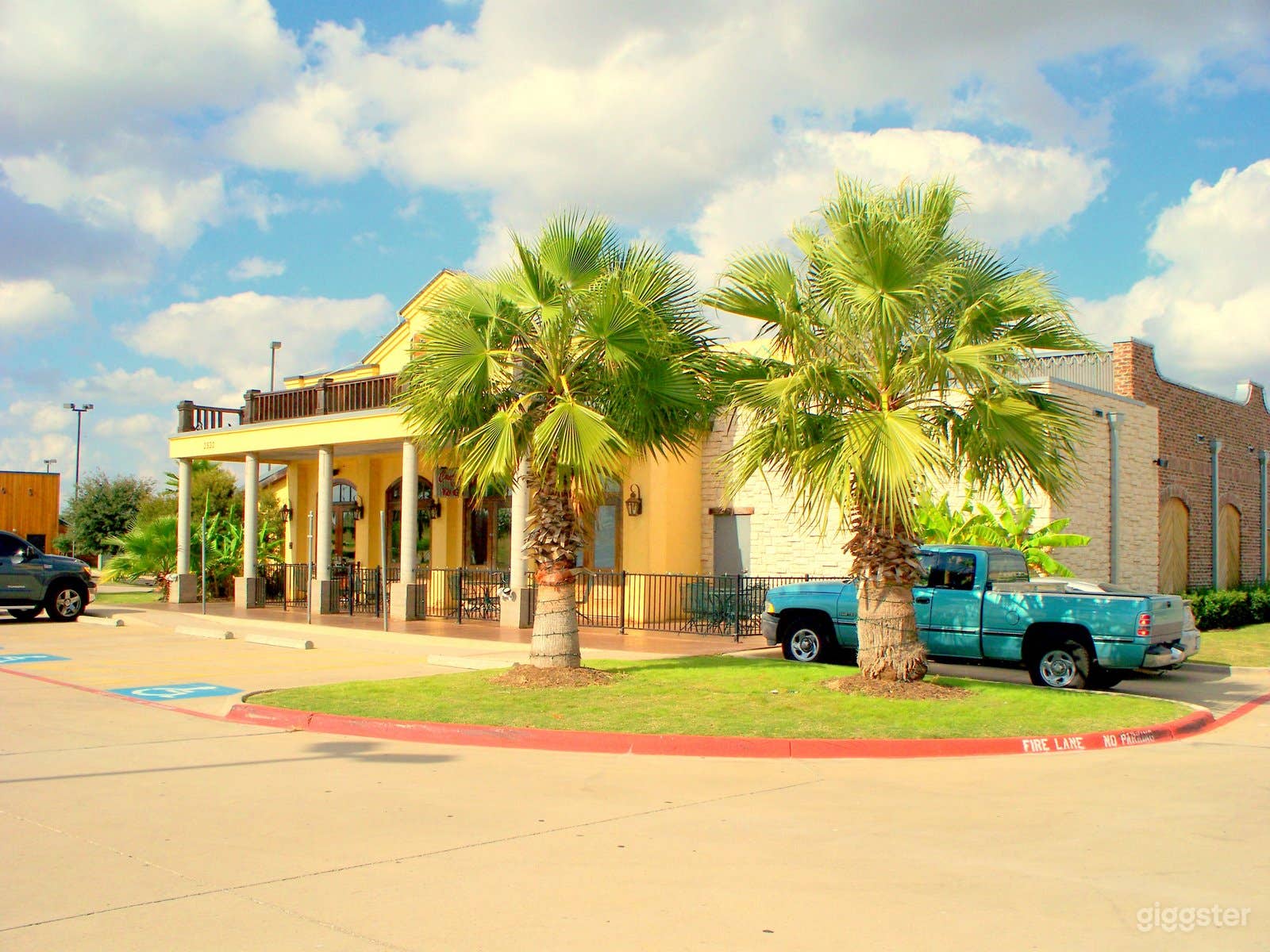 Front (SE corner) of restaurant