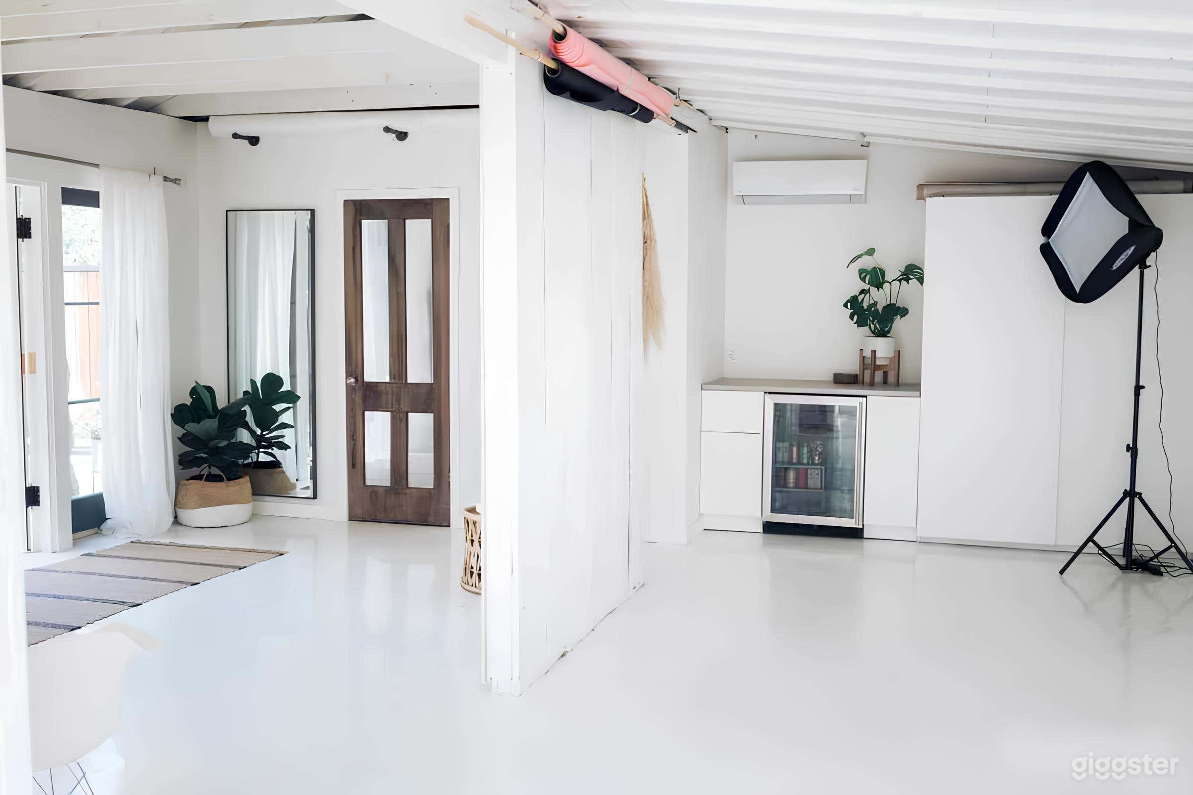 Dreamy Studio Space in Lovely Monrovia Photo 3