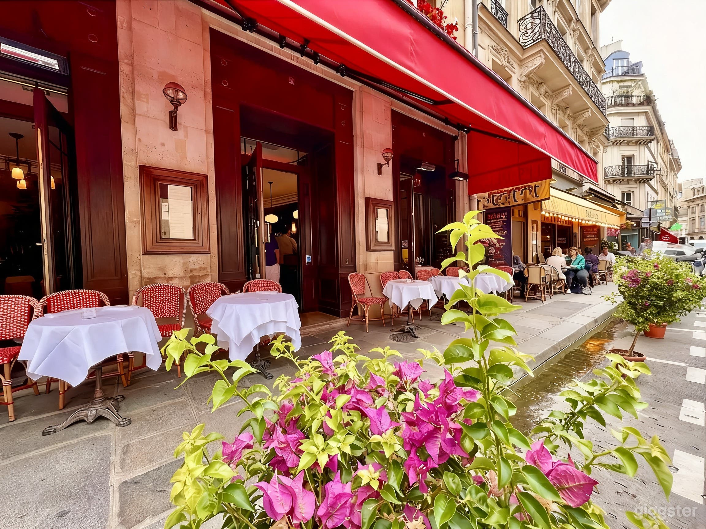 Photo de Chic Restaurant w/ 1930s Art Déco in Paris 3