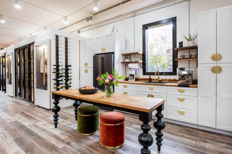  Office/ Start Up / Desk Seating for 16  