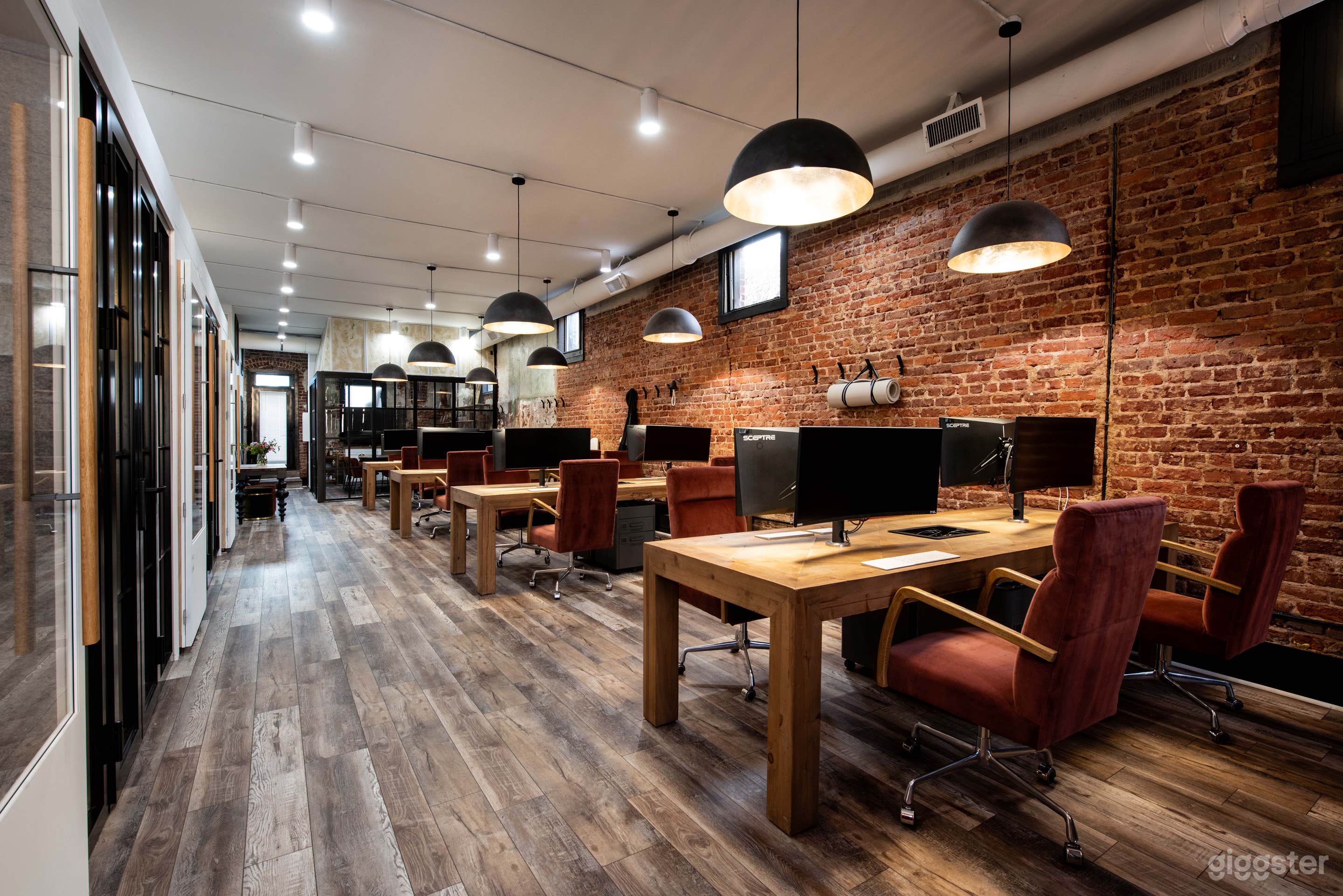 Office/ Start Up / Desk Seating for 16  Photo 3