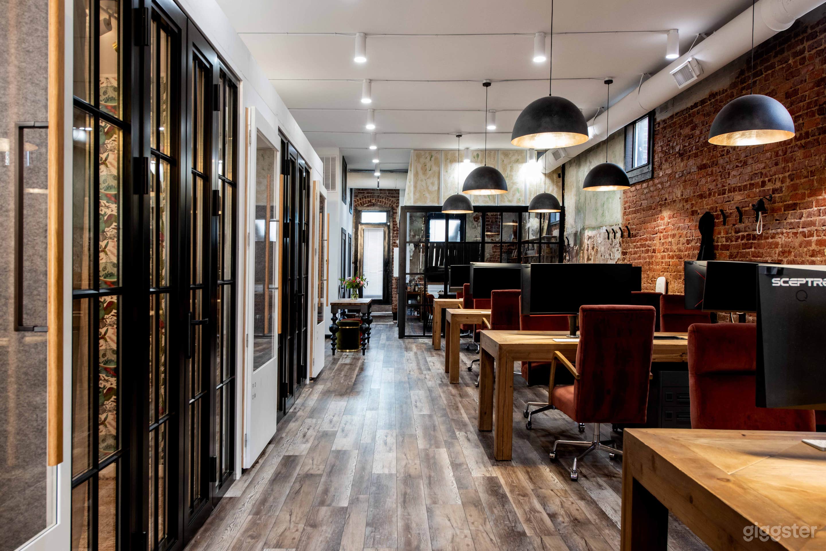 Office/ Start Up / Desk Seating for 16  Photo 4