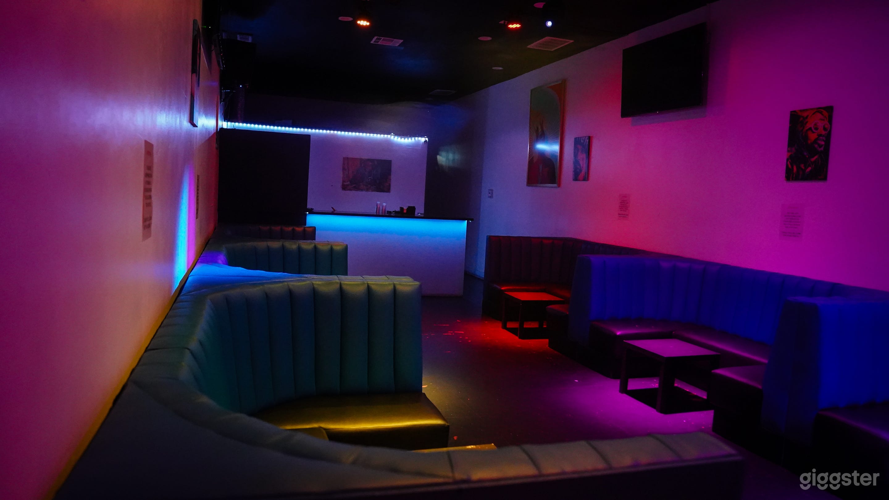Upscale Lounge w/ Booth, Lighting & AV System Photo 2