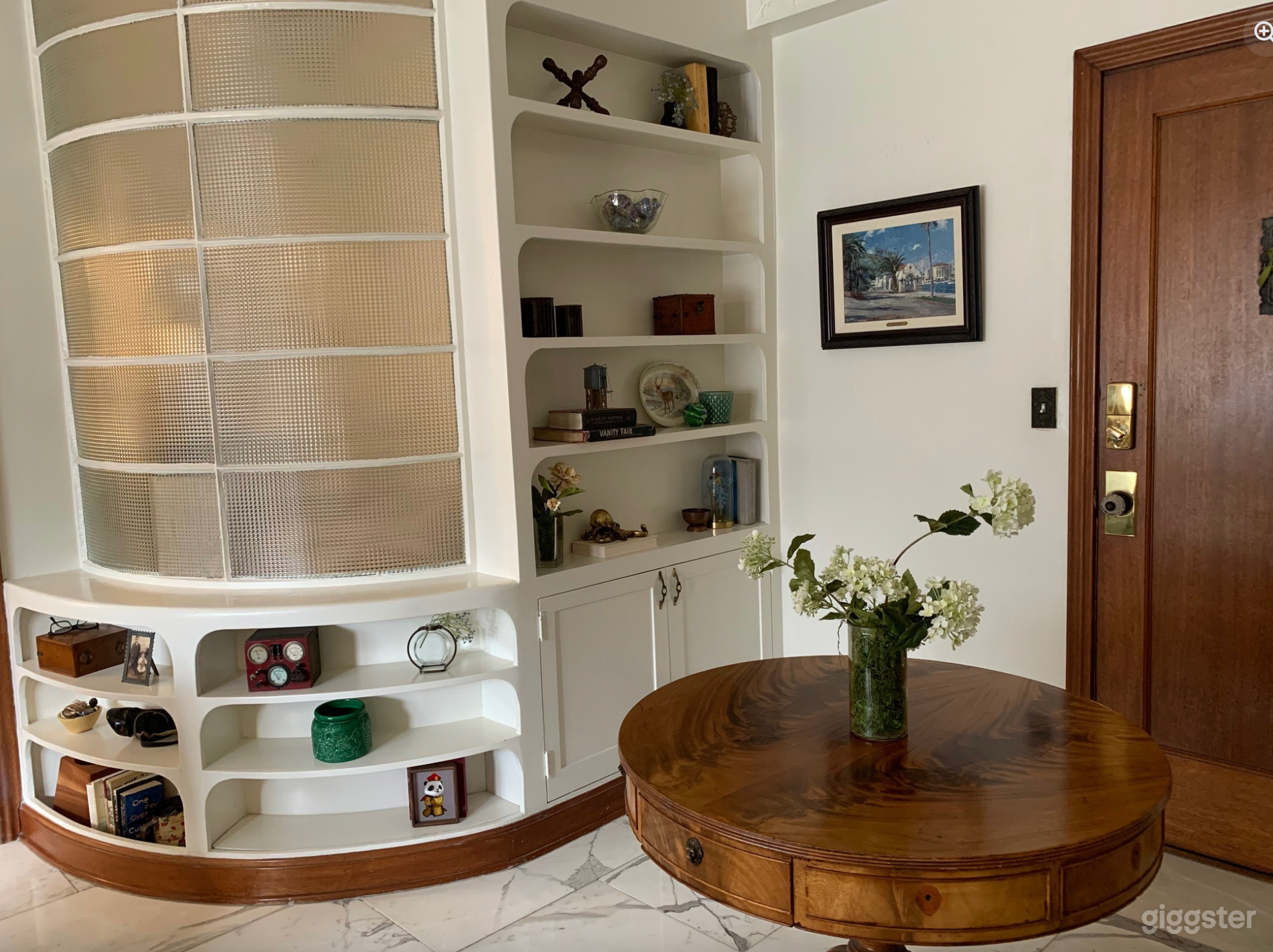 Quaint condo within the St. Regis, 1922 Long Beach landmark Photo 2