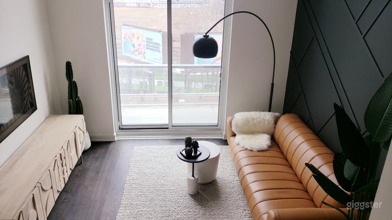  Downtown condo in quintessential Toronto with impe 