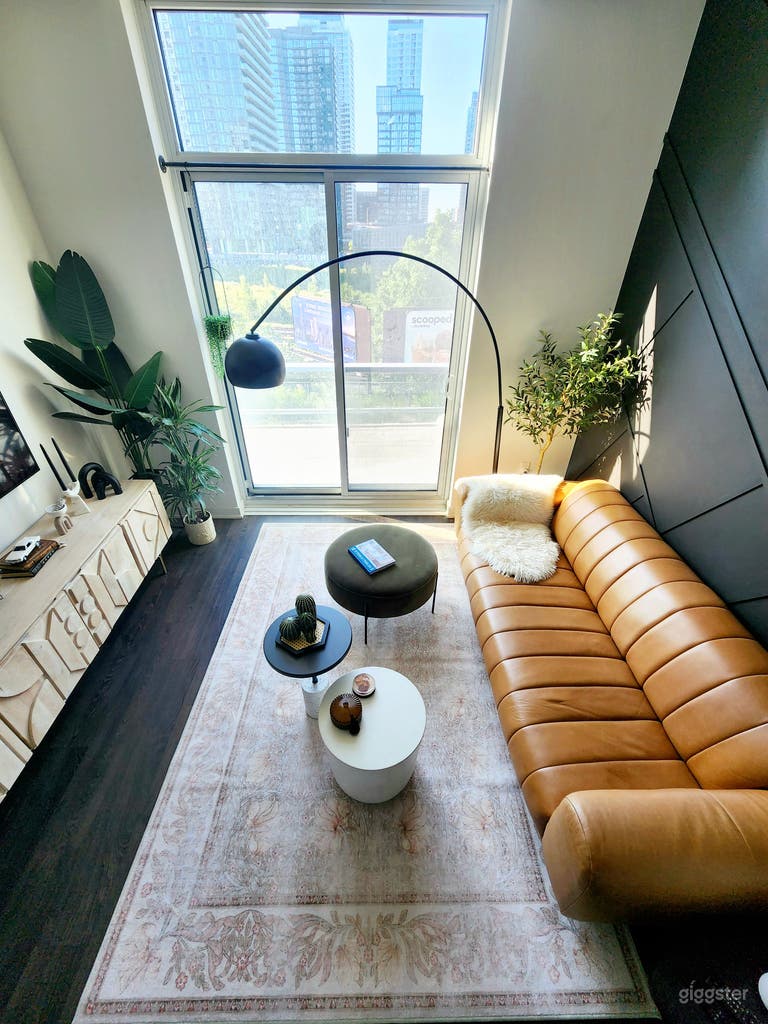  Downtown condo in quintessential Toronto with impe 