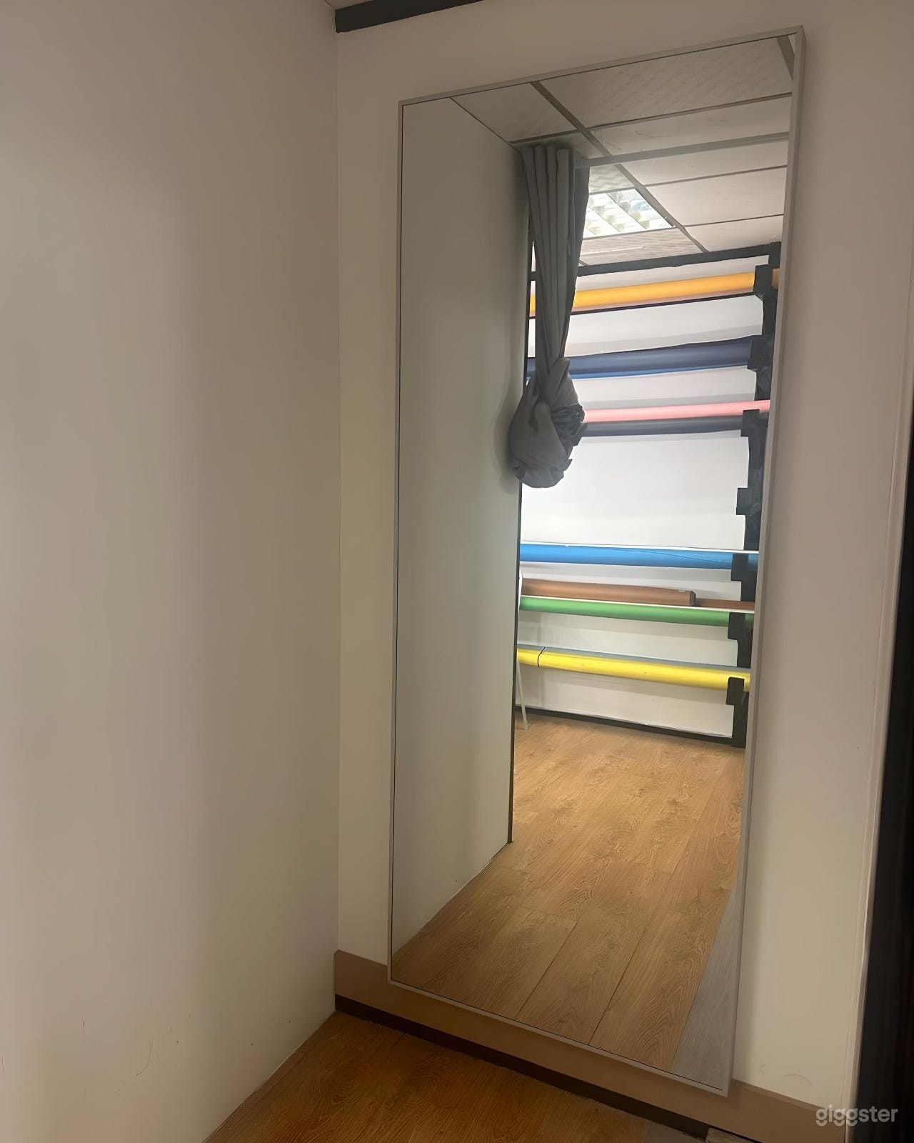 Creative space with multiple rooms Photo 3
