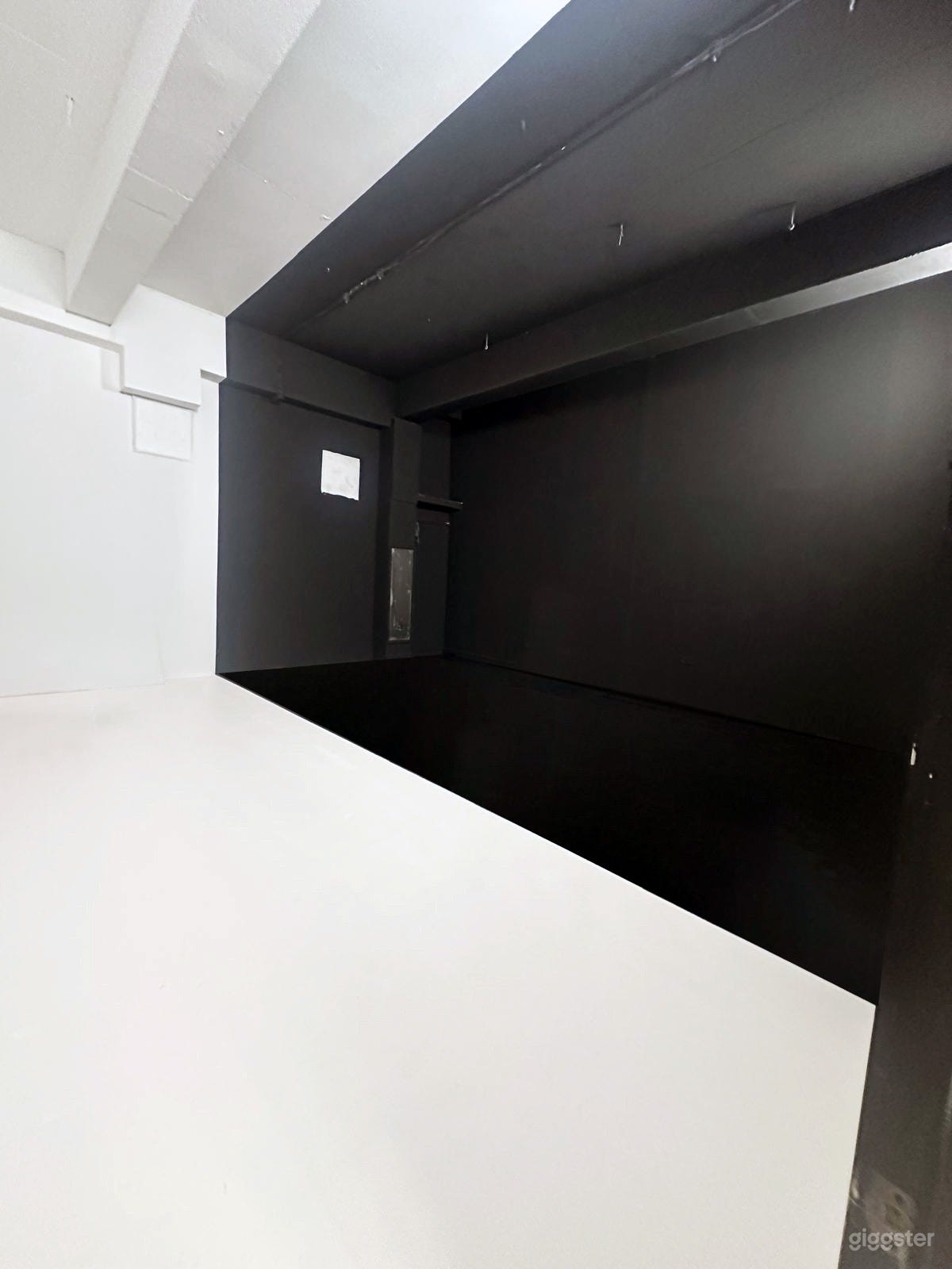 Creative space with multiple rooms Photo 4