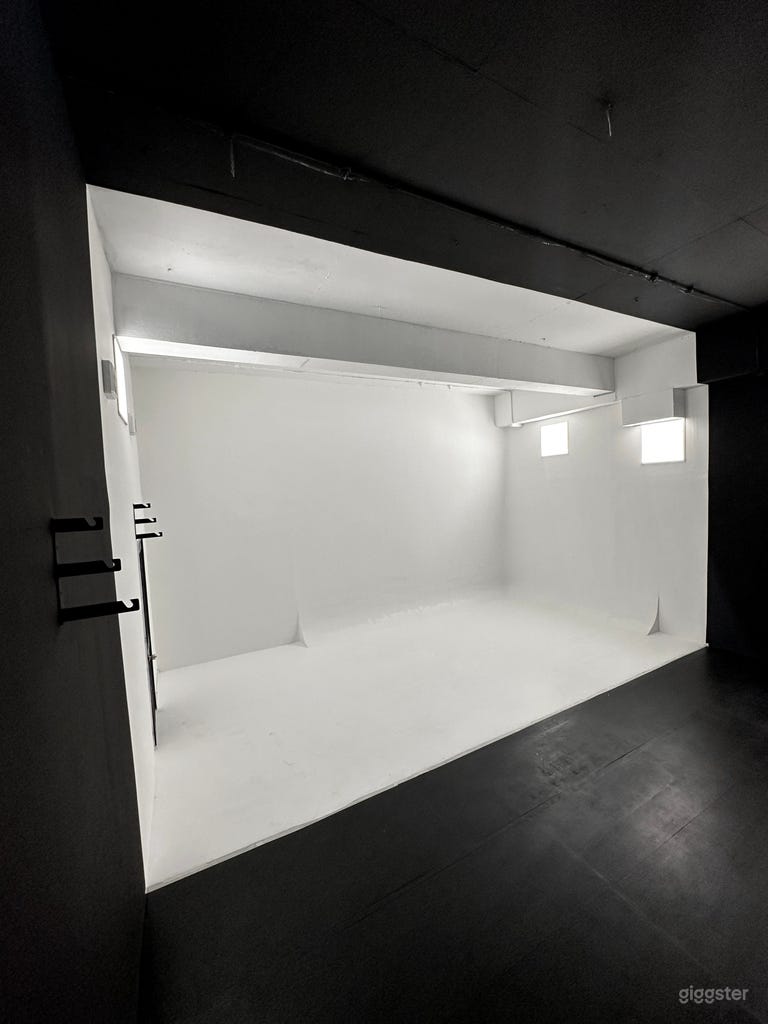  Creative space with multiple rooms 