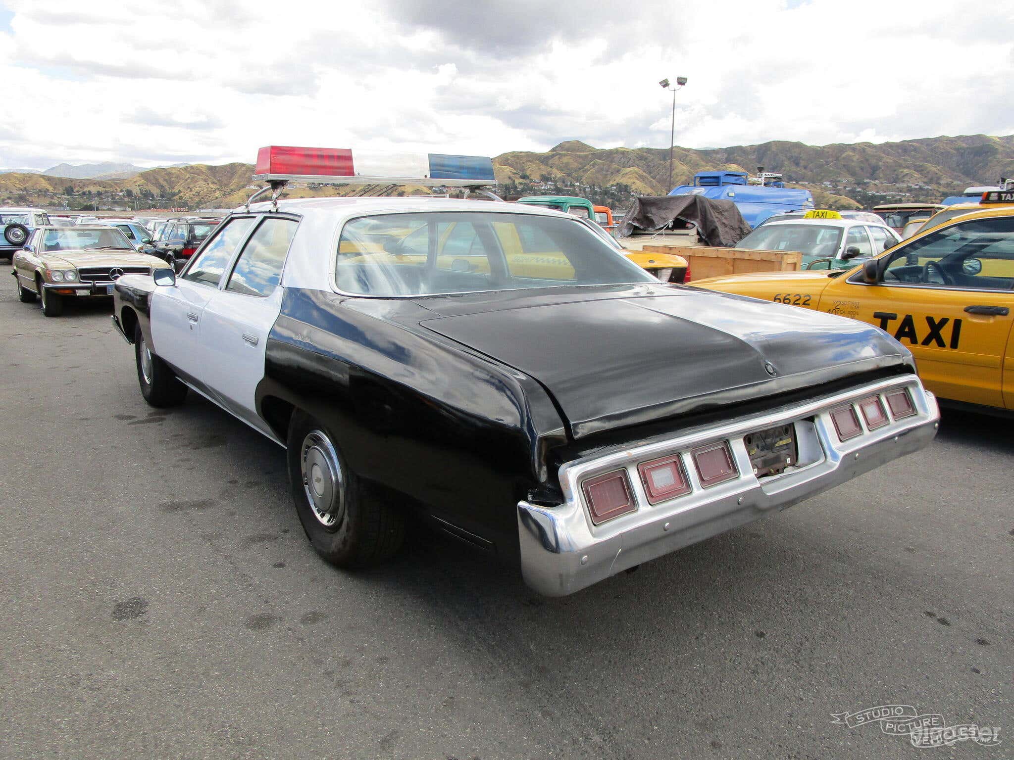 Chevy Impala Police Car | Studio Picture Vehicles Photo 4