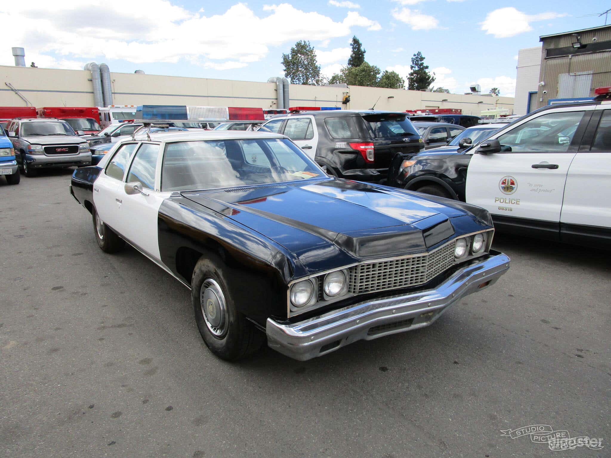 Chevy Impala Police Car | Studio Picture Vehicles Photo 3