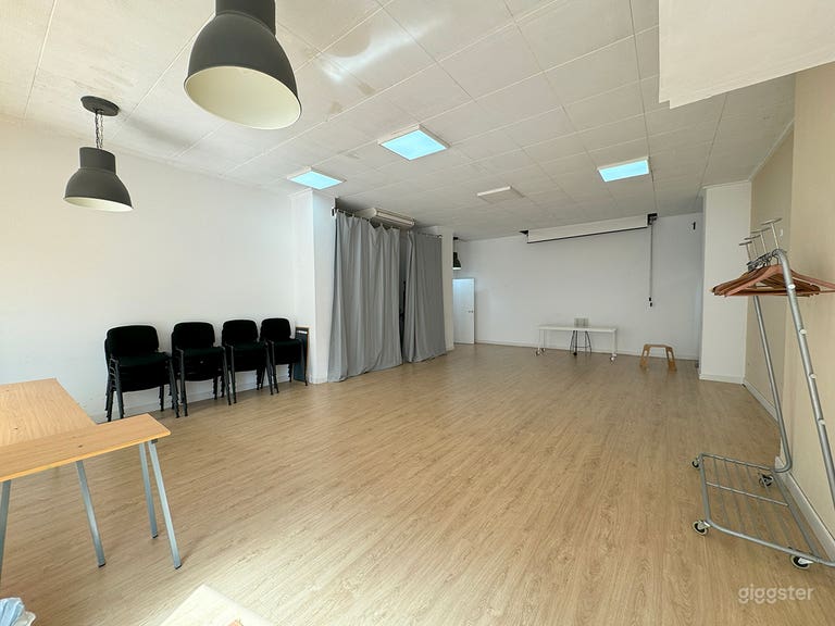  Estudio elegante con mucha luz natural 