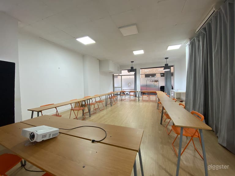  Estudio elegante con mucha luz natural 