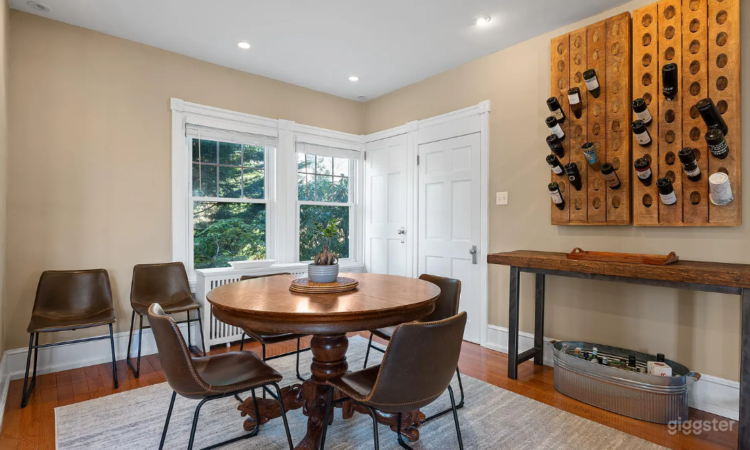 180 years old Wayne Manor Photo 3