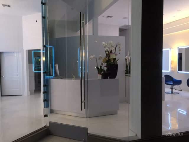 Upscale Salon in Beverly Hills Photo 2