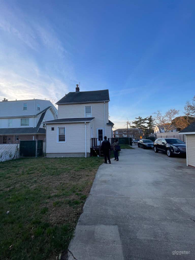  Cozy Home in Quiet Queens Neighborhood 