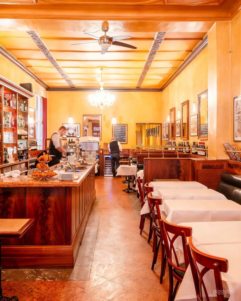  Klassisches europäisches Restaurant & elegante Bar mit zeitlosem Charme 