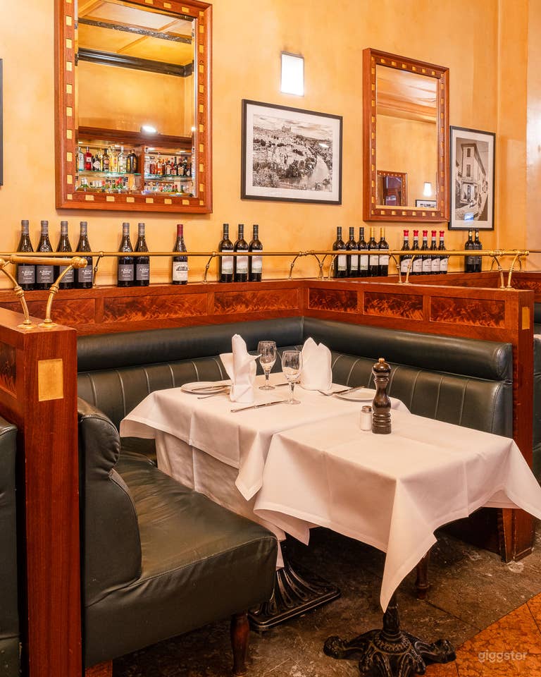  Klassisches europäisches Restaurant & elegante Bar mit zeitlosem Charme 