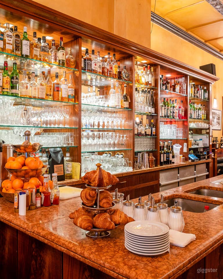  Klassisches europäisches Restaurant & elegante Bar mit zeitlosem Charme 