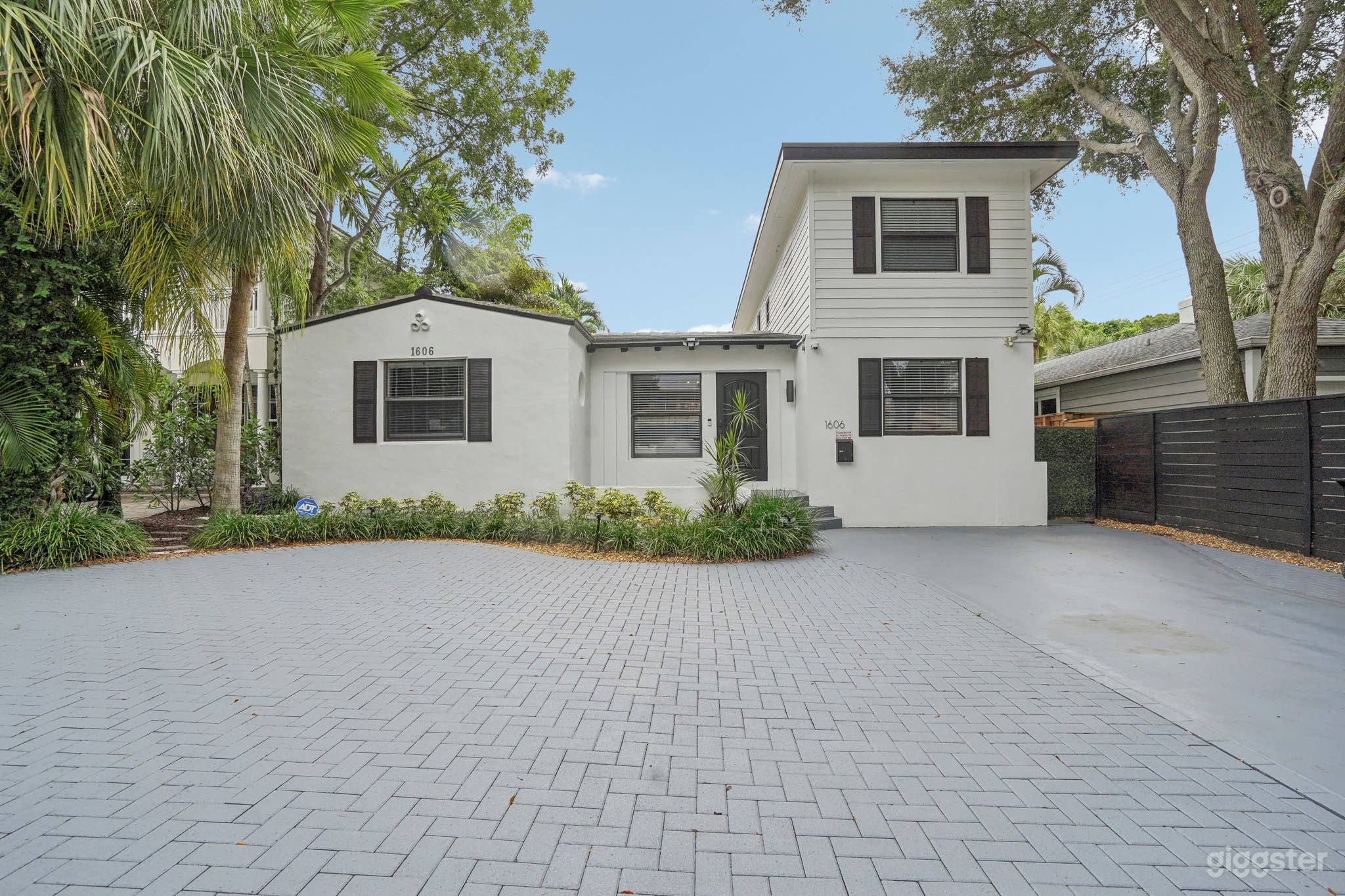 Luxury Executive Home | Walk to Las Olas Photo 3