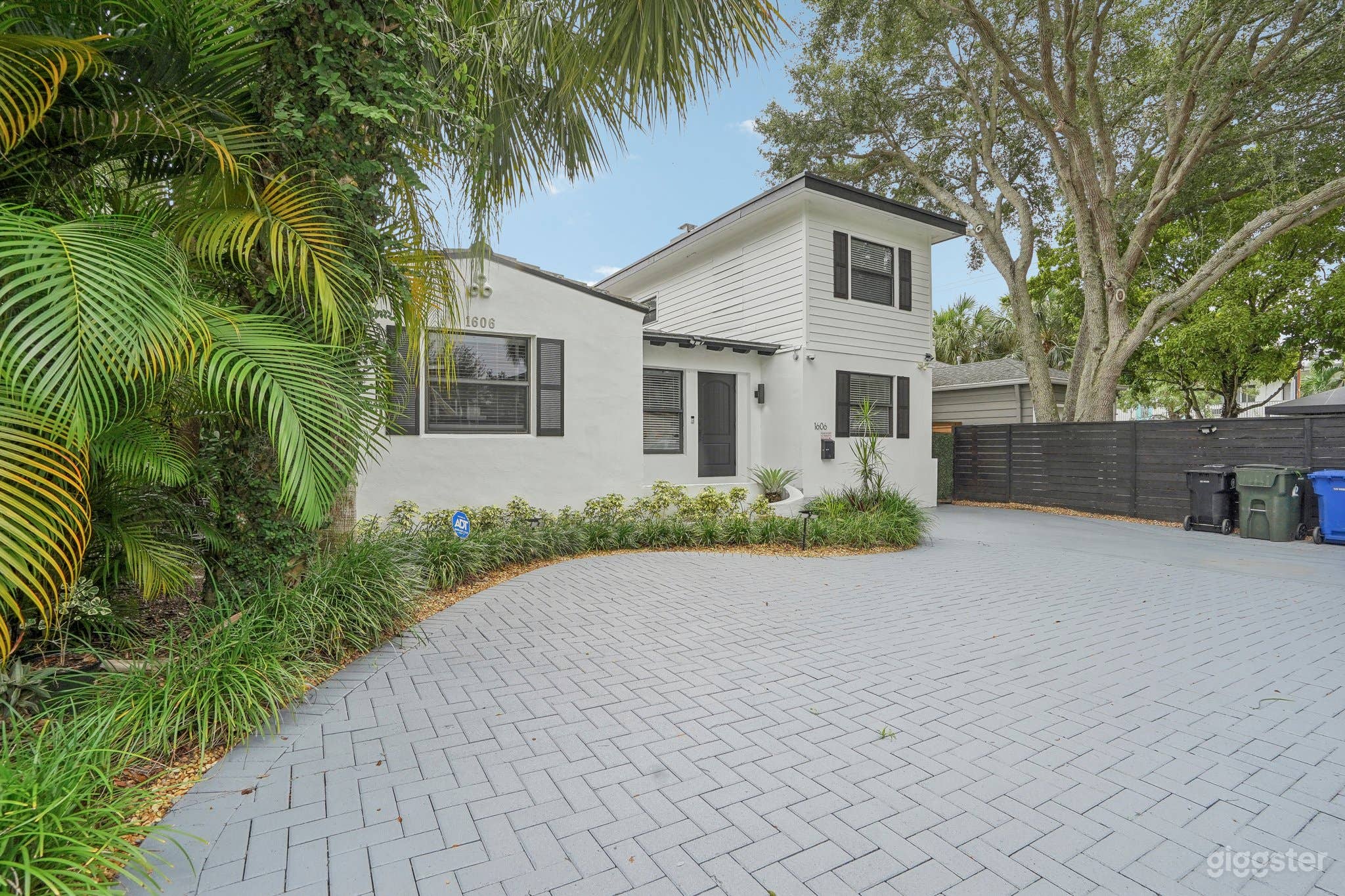 Luxury Executive Home | Walk to Las Olas Photo 4