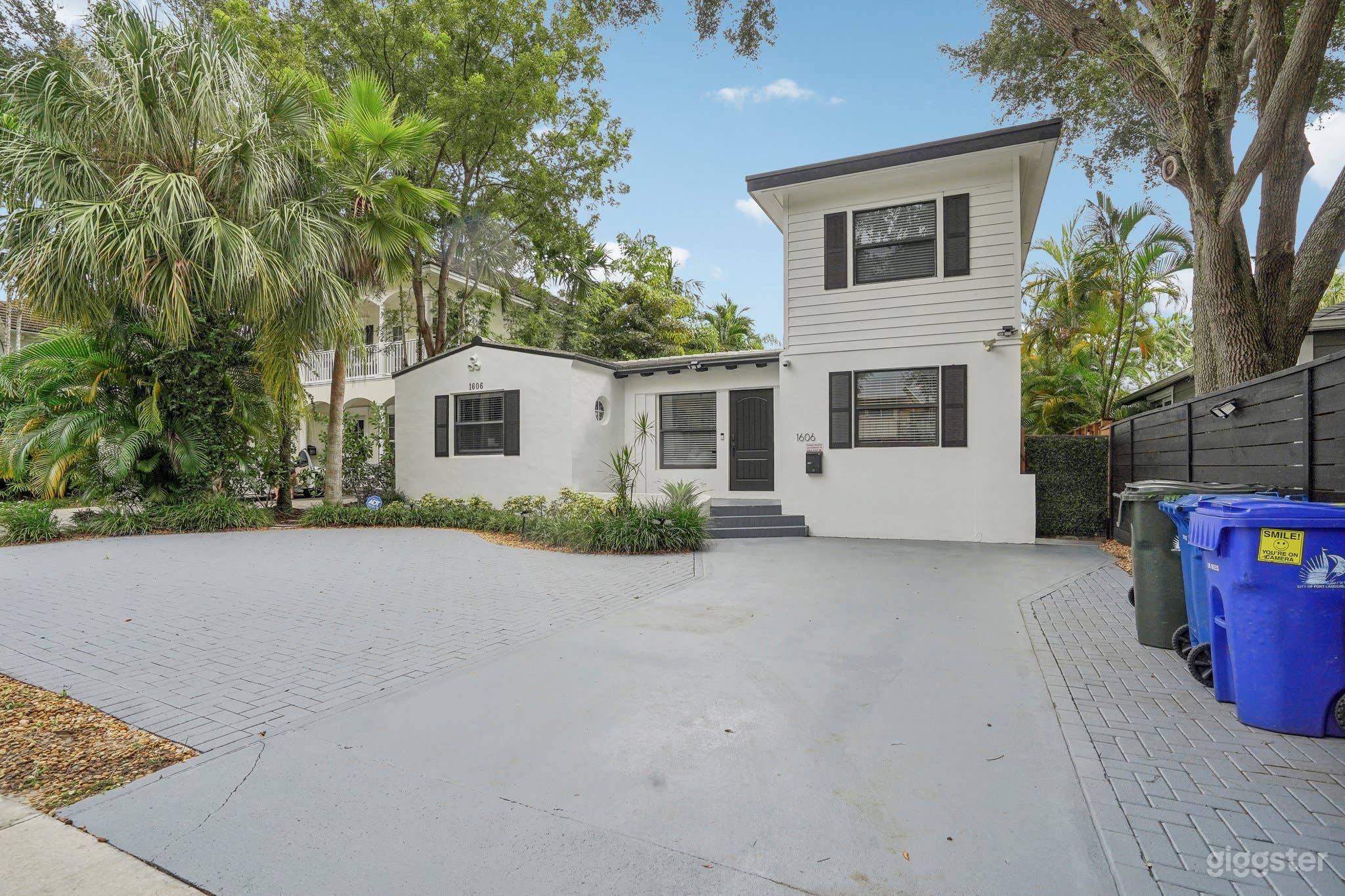 Luxury Executive Home | Walk to Las Olas Photo 2