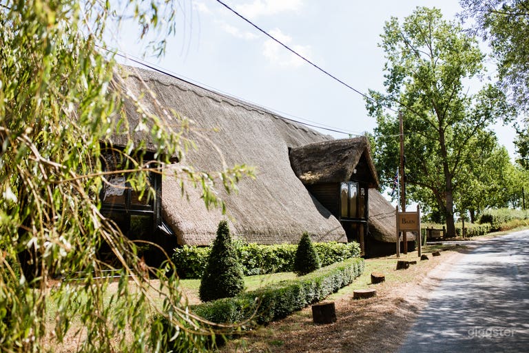  The Romantic Barn with British Countryside Ambiance 