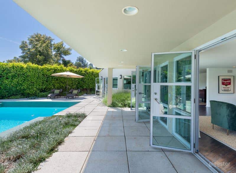 Lovely, Vibrant Pool Oasis Photo 3