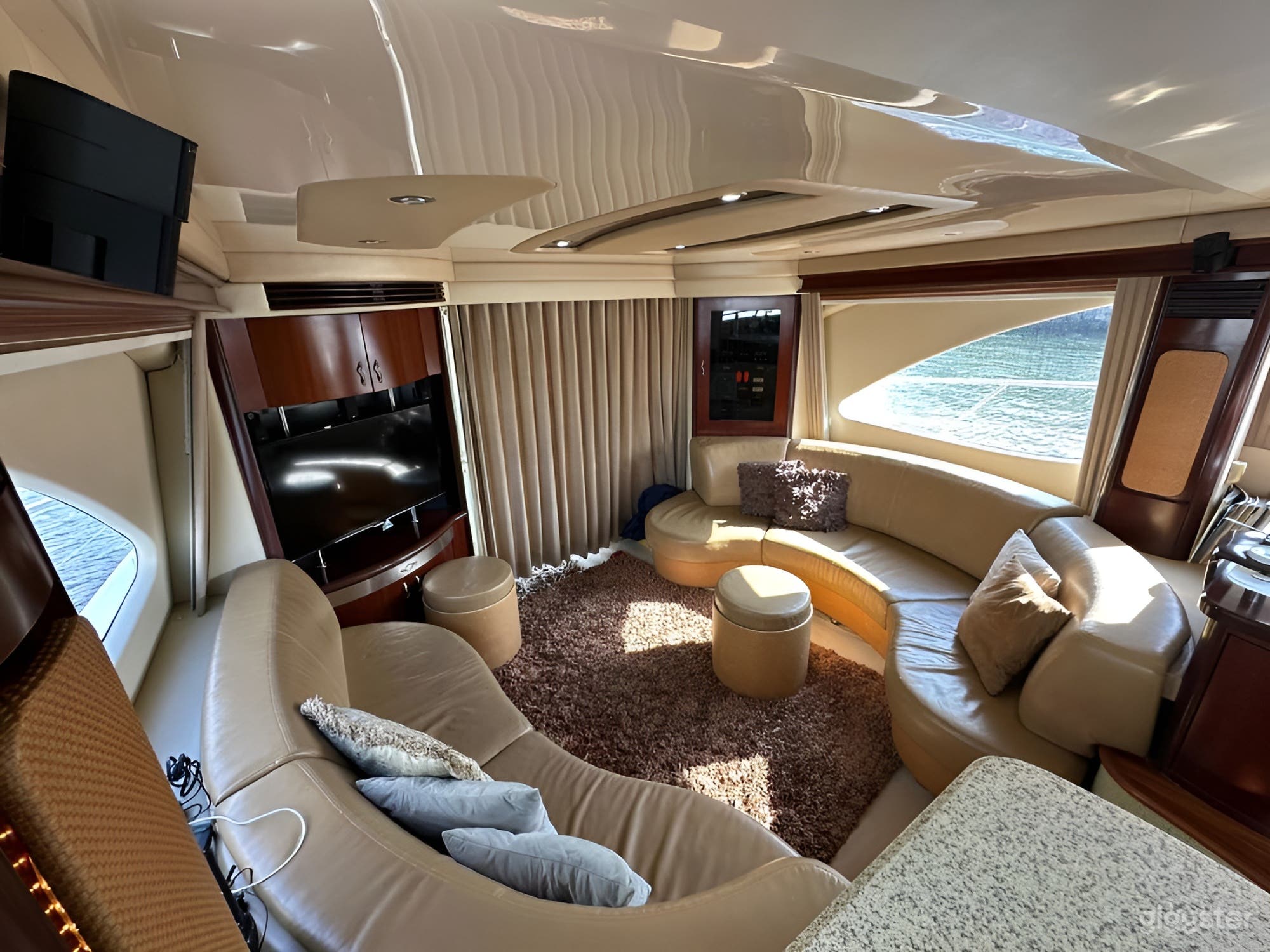 FEARLESS | SEA RAY FLYBRIDGE 60' YACHT Photo 4