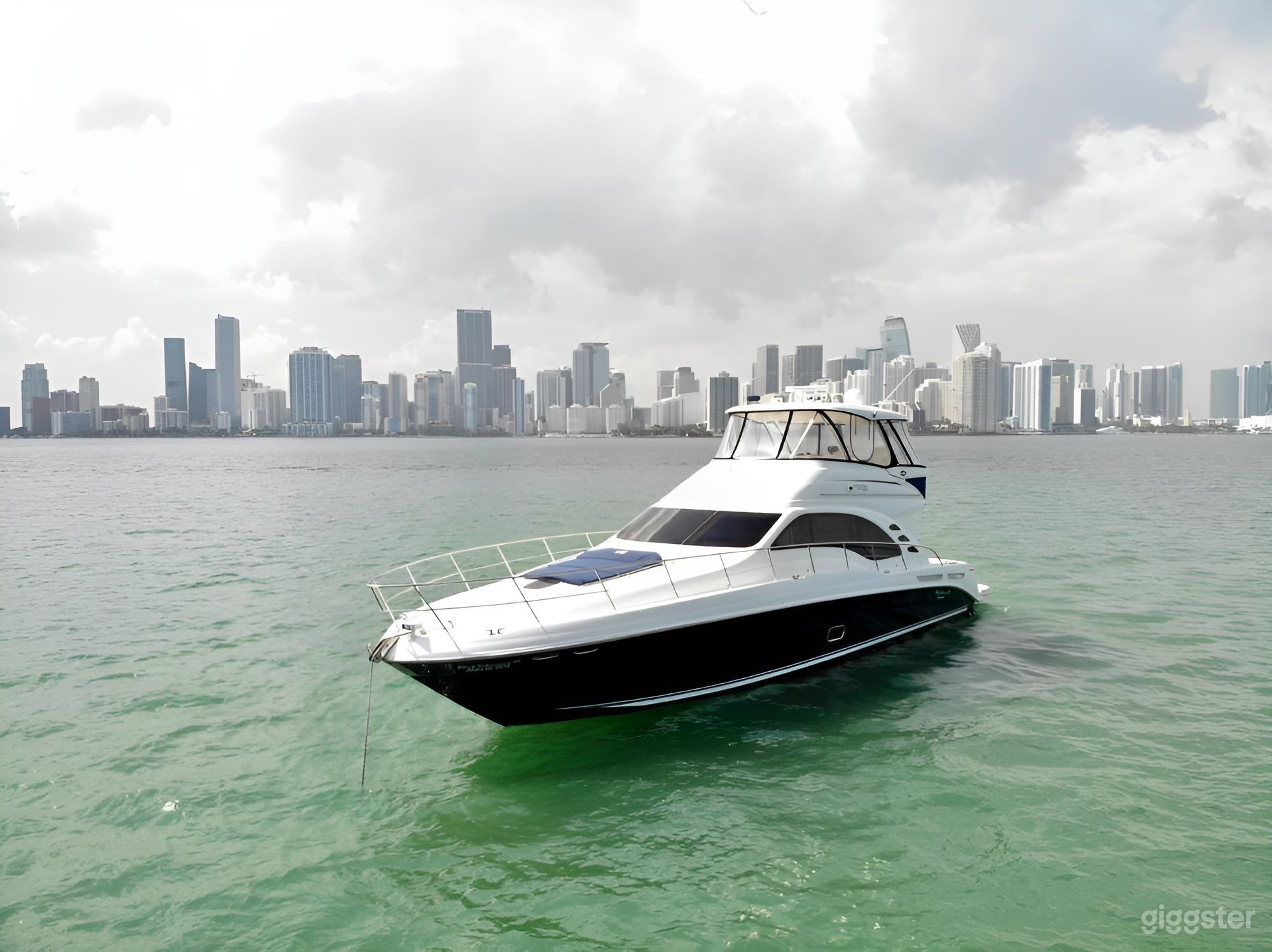 FEARLESS | SEA RAY FLYBRIDGE 60' YACHT Photo 3