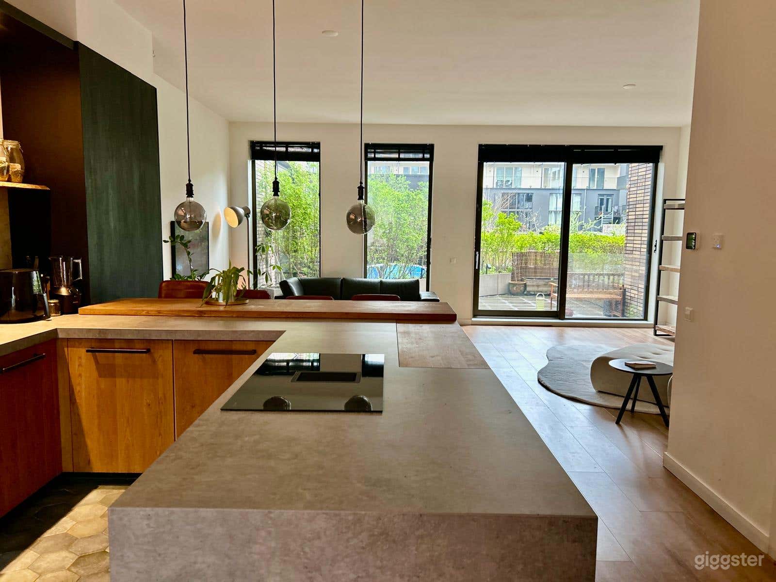 Ruime, lichtovergoten loft op de begane grond in Amsterdam Foto 3